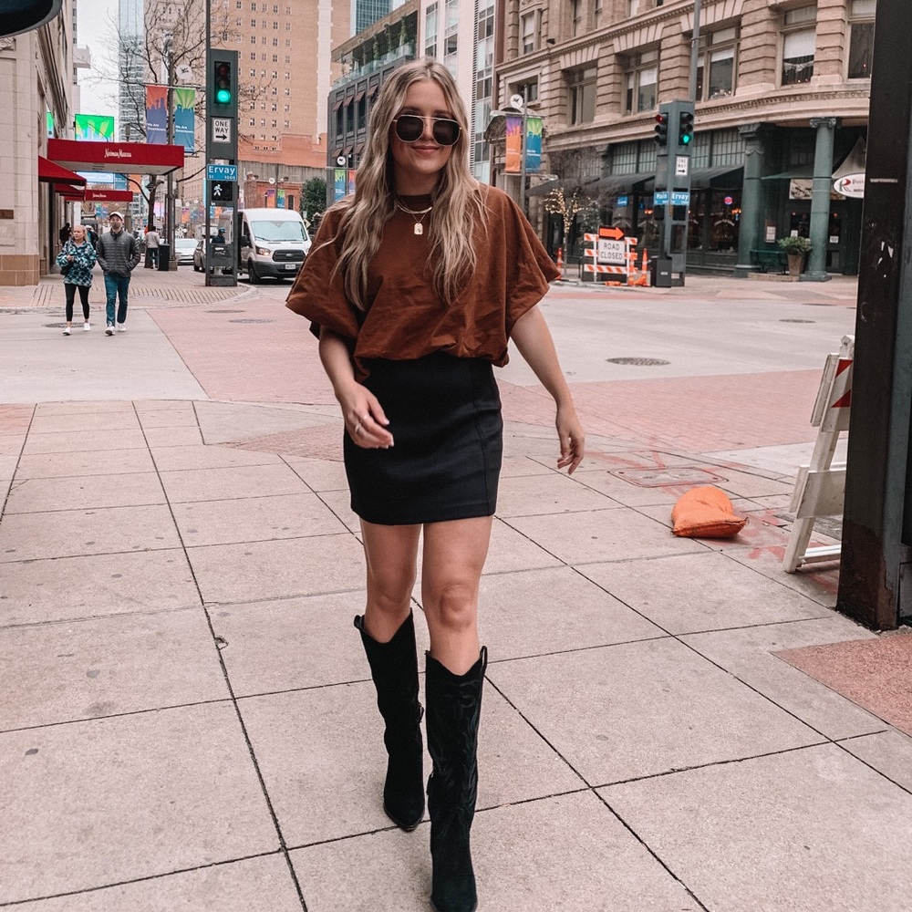 Brown cropped tee